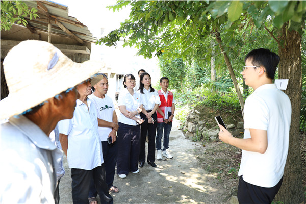 2023-8-31 貴州環(huán)交所黨支部、壩上村黨支部、貴陽產(chǎn)控集團金融務(wù)鏈上企業(yè)黨支部聯(lián)合開展主題黨日活動3.jpg