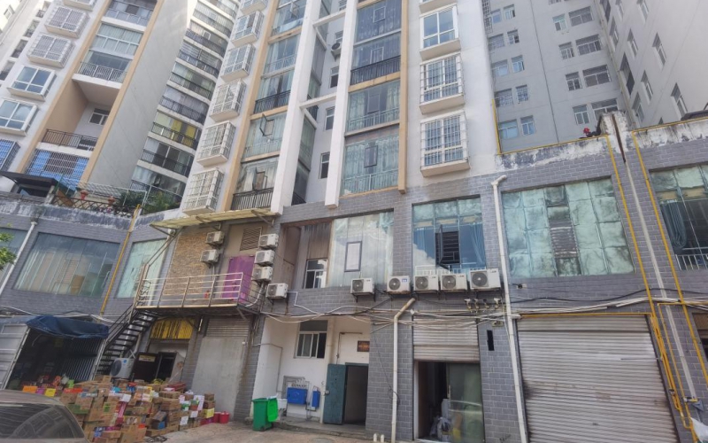 貴州省機(jī)關(guān)事務(wù)管理局國(guó)有資產(chǎn)管理服務(wù)中心安順市平壩區(qū)夏云鎮(zhèn)紫金名門4幢4單元9層1號(hào)房屋招租